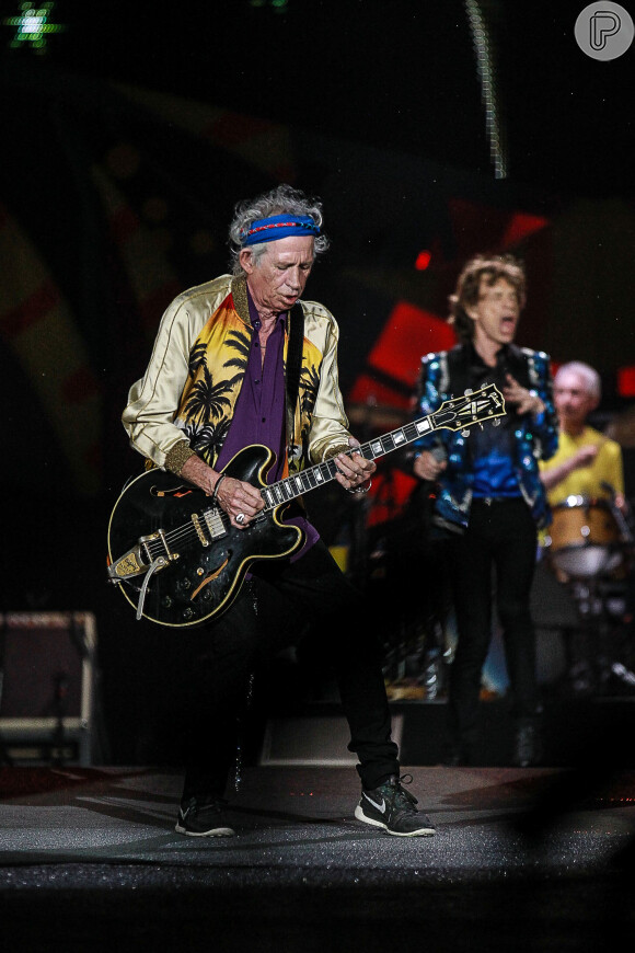 Keith Richards, guitarrista da banda Rolling Stones, apostou na mesma jaqueta da grife para se apresentar no Morumbi, em São Paulo, em fevereiro de 2016