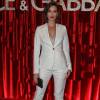 Isabel Wilker apostou em terninho branco Ricardo Almeida para o evento promovido pelos estilistas da Dolce & Gabbana para homenagear Anna Della Russo
