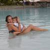 Adriane Galisteu exibiu corpo em ótima forma durante dia de piscina em resort em Goiás nesta sexta-feira, 15 de abril de 2016