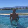 Bruno Gissoni postou foto dentro de piscina em casa nos EUA