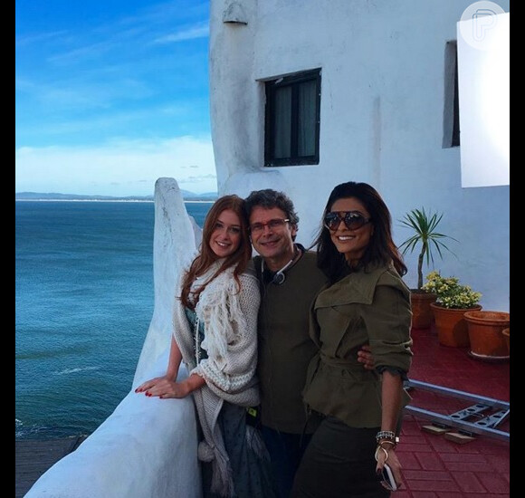 Marina Ruy Barbosa, Juliana Paes e o diretor Luis Henrique Rios, de 'Totalmente Demais', em imagem publicada no domingo, 17 de abril de 2016