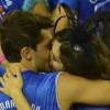 Monica Iozzi e Klebber Toledo foram flagrados aos beijos pela primeira vez em camarote na Sapucaí durante o Carnaval