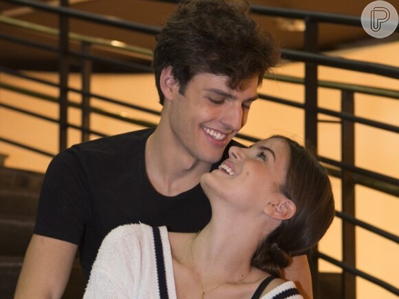 Camila Queiroz e Lucas Cattani namoram há três anos