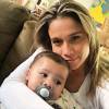 Fernanda Gentil já comprovou ser mãe coruja e posta fotos carinhosas ao lado de Gabriel, de sete meses