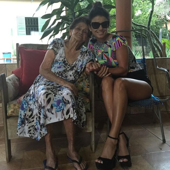 Paula Fernandes lamenta morte da avó, Francisca, em foto compartilhada nesta segunda-feira, dia 18 de abril de 2016