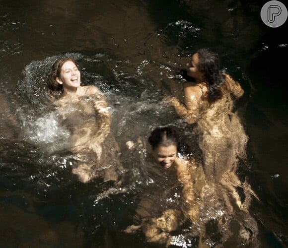 Sequência de nudez na novela 'Liberdade, Liberdade' também movimentou a web: 'Maravilha de banho de rio'