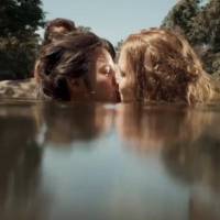 Cenas de nudez e beijo lésbico em 'Liberdade, Liberdade' agitam a web: 'Adorei'