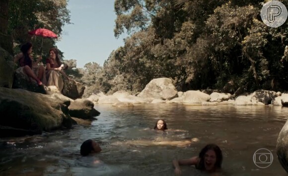 Cenas de nudez na novela 'Liberdade, Liberdade' agitaram a web na noite desta segunda-feira, 18 de abril de 2016: 'Maravilha de banho de rio'