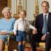Príncipe George esbanja fofura em foto oficial pelos 90 anos da rainha Elizabeth II, ao lado da bisavó, do pai, príncipe William, e do avô, príncipe Charles, divulgada nesta quarta-feira, 20 de abril de 2016