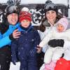 Em março de 2016, Kate Middleton e príncipe William posaram na neve com os filhos, George e Charlotte Elizabeth Diana, em viagem aos Alpes Franceses