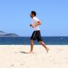 O ator Cauã Reymond correu na praia do Leblon, no Rio de Janeiro, nesta quarta-feira, 9 de outubro de 2013