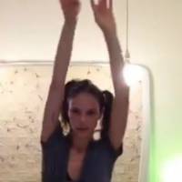 Ex-namorada de Chay Suede, Laura Neiva posta vídeo dançando e agita a web