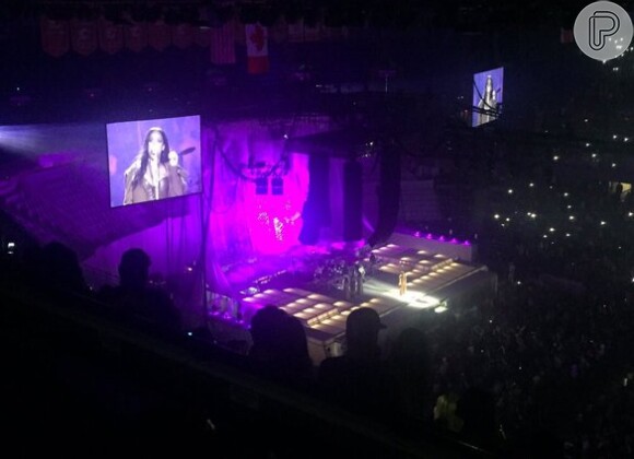 Rihanna se apresentou na noite de quinta-feira, 21 de abril de 2016, na cidade de Calgary, no Canadá