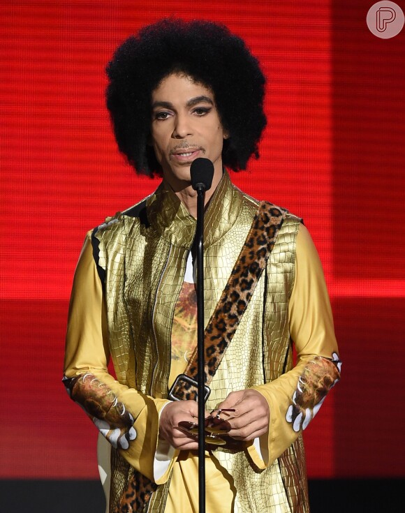 Segundo fontes do site 'TMZ', o cantor Prince sofreu uma overdose seis dias antes de morrer