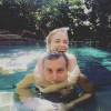 Angélica e Luciano Huck curtem feriado de sol juntos na piscina, nesta sexta-feira, 22 de abril de 2016
