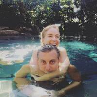 Angélica e Luciano Huck curtem feriado de sol juntos na piscina: 'Dando valor'