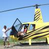 Campeã do 'BBB16', Munik aproveitou a manhã ensolarada para fazer um passeio de helicóptero por Búzios, no Rio de Janeiro