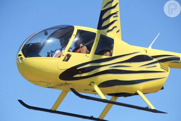 Munik, campeã do 'BBB16', sobrevoou Búzios, nesta sexta-feira, 22 de abril de 2016
