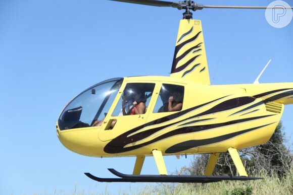 Munik, campeã do 'BBB16', sobrevoou Búzios, nesta sexta-feira, 22 de abril de 2016