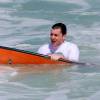 Klebber Toledo surfa na Praia da Macumba, no Rio, nesta sexta-feira, 22 de abril de 2016