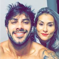 Renan, ex-'BBB16', já mora com namorada, Cinthia Mayumi: 'Planejando casamento'