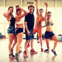 Juliana Paes e Deborah Secco exibem boa forma em aula de dança: 'Demais'. Vídeo!
