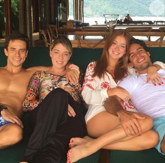 Marina Ruy Barbosa posou ao lado do namorado e de Luma Costa e o marido