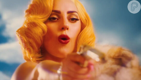 Lady Gaga divulga o lyric video de 'Aura', uma das músicas que está na trilha sonora do primeiro filme que participa, 'Machete Mata'