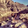 Daniele Suzki se arrisca no meio do Grand Canyon, nos Estados Unidos