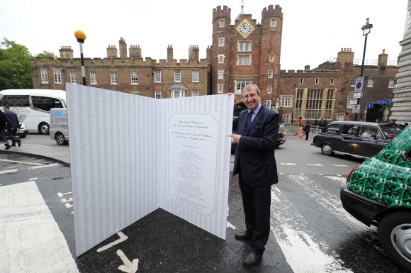 Um convite de 1,8 metro com cinco mil assinaturas será entregue à família real