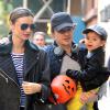 Miranda Kerr e Orlando Bloom passeiam juntos com o filho Flynn, de 2 anos, pelas ruas de Nova York, na tarde desta segunda-feira, 28 de outubro de 2013, após anunciarem separação