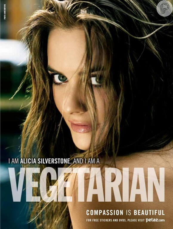 Alicia Silverstone não consome produtos de origem animal e participa de campanhas ambientalistas, como a 'I am a vegetarian'