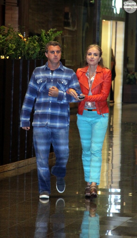 Angélica e Luciano começaram a namorar em 2003, durante as gravações do filme 'Um Show de Verão'