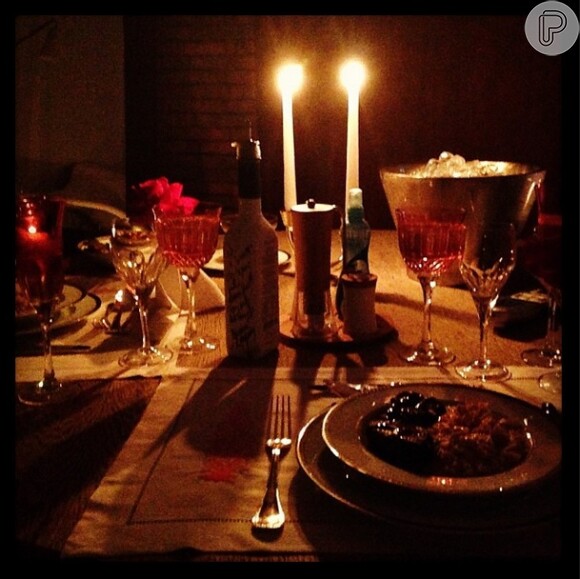 Angélica e Luciano Huck comemoraram a data especial com um jantar à luz de velas