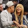 Beyoncé e Jay-Z, no Barclays Center em novembro de 2012, se divertem durante a vitória do Brooklyn Nets
