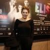 Bárbara Paz, que está no ar na novela 'Amor à Vida', apostou em um look preto para assistir a sessão para convidados de 'Elis - A Musical'