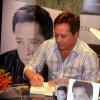 Mesmo brigado com Raul Gil, Leonardo terá sua biografia divulgada no programa do apresentador