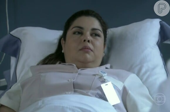 Perséfone (Fabiana Karla) é internada às pressas após desmaiar no hospital, no horário de trabalho, em 'Amor à Vida'
