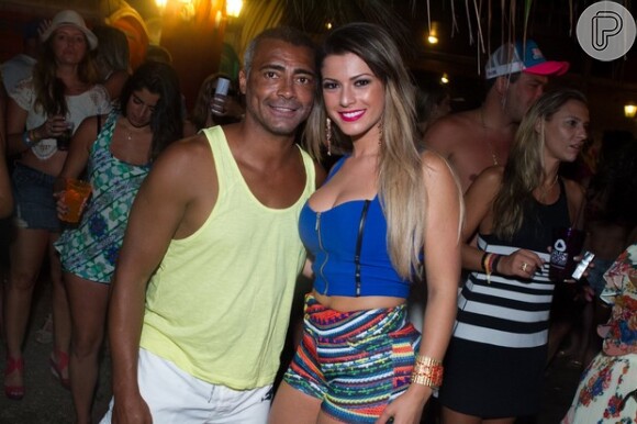 Babi Rossi encontrou o ex-jogador de futebol Romário na Paradise Weekend