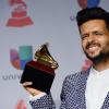 Draco Rosa comemora o Grammy Latino recebido na noite desta quinta-feira (21)