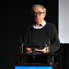 Dirigindo, escrevendo e atuando em grande parte de seus filmes, Woody Allen interpreta, muitas vezes, neuróticos e fracassados