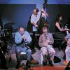Além de comediante, diretor, roteirista e ator, Woody Allen toca clarinete num pub em Nova Iorque