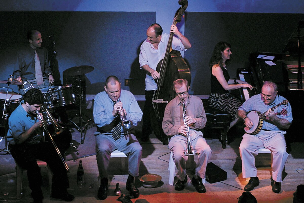 Foto Além de comediante, diretor, roteirista e ator, Woody Allen toca