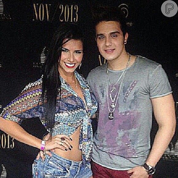 Luan Santana está ficando com Bianca Leão, Musa do Brasileirão 2011 e atual campeã da quinta temporada do reality show 'Casa Bonita', em 24 de novembro de 2013