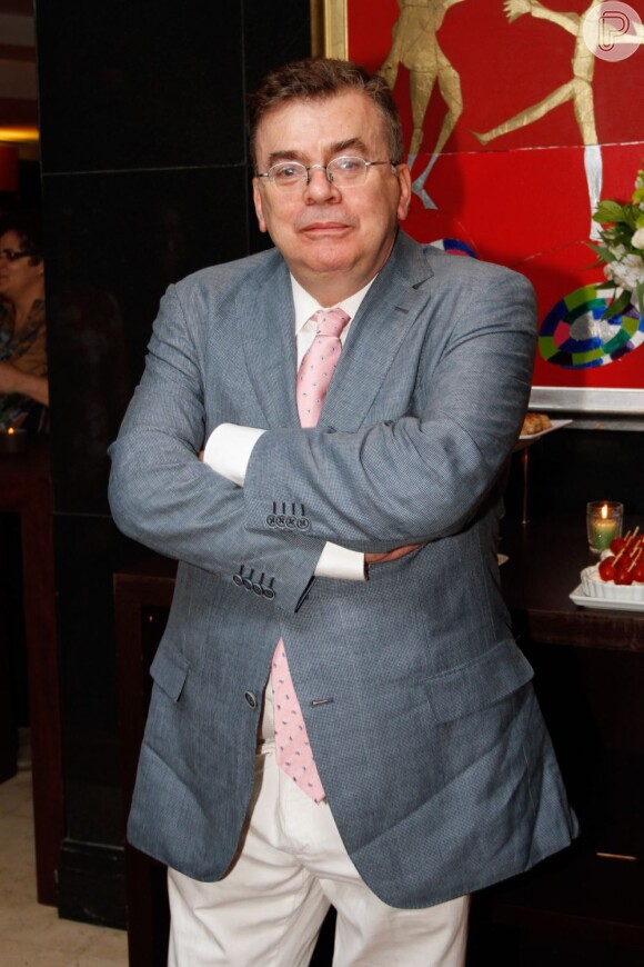 Em setembro de 2008 o autor tomou posse na Academia Paulista de Letras, para a qual havia sido eleito no início do ano corrente, para a vaga deixada pelo poeta Cyro Pimentel