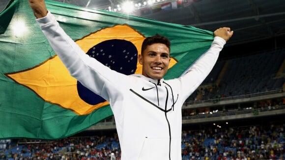 Rio 2016: famosos festejam ouro e recorde de Thiago Braz no salto com vara