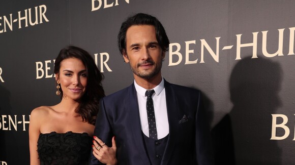 Rodrigo Santoro e namorada, Mel Fronckowiak, vão à première de 'Ben-Hur' nos EUA