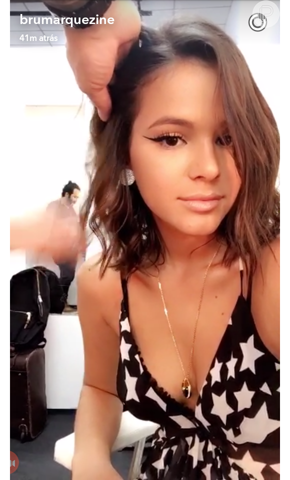 'Está atrapalhando minha selfie', disse Bruna Marquezine em sua conta no Snapchat