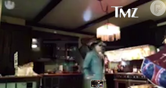 Johnny Depp apareceu transtornado em vídeo divulgado no site 'TMZ' no último sábado (13)