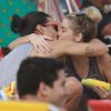 Danielle Winits beijou André Gonçalves em tarde de praia no Rio de Janeiro, nesta quinta-feira, 18 de agosto de 2016
